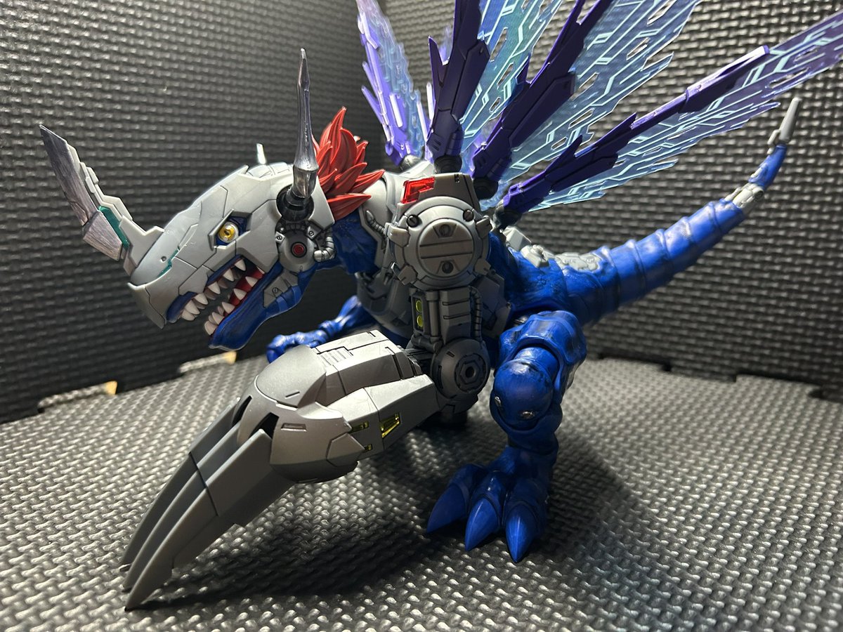 昨日もいいねとリポストありがとうございます！
ムゲンドラモン以外も載せようかと…
どっちのメタルグレイモンがお好き？
私はウィルス(・∀・)