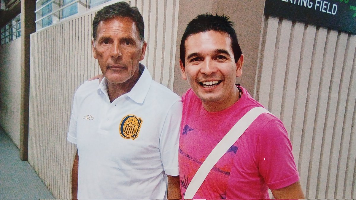 Murió Miguel Angel Russo. En el año 2008, tuve la oportunidad de conocerlo dirigiendo a su querido Rosario Central. Sin dudas, un enorme entrenador y muy respetuoso. De esos que estan por encima de los escudos y las camisetas. Hasta siempre, #miguelo #QEPD
