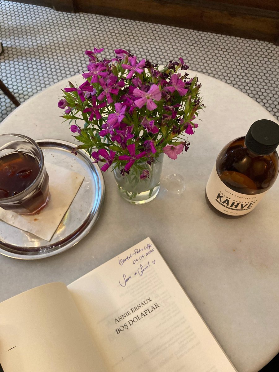 sofTandloS's tweet photo. kitap kulübü furyasi🌷 https://t.co/V2DVfo28Sx