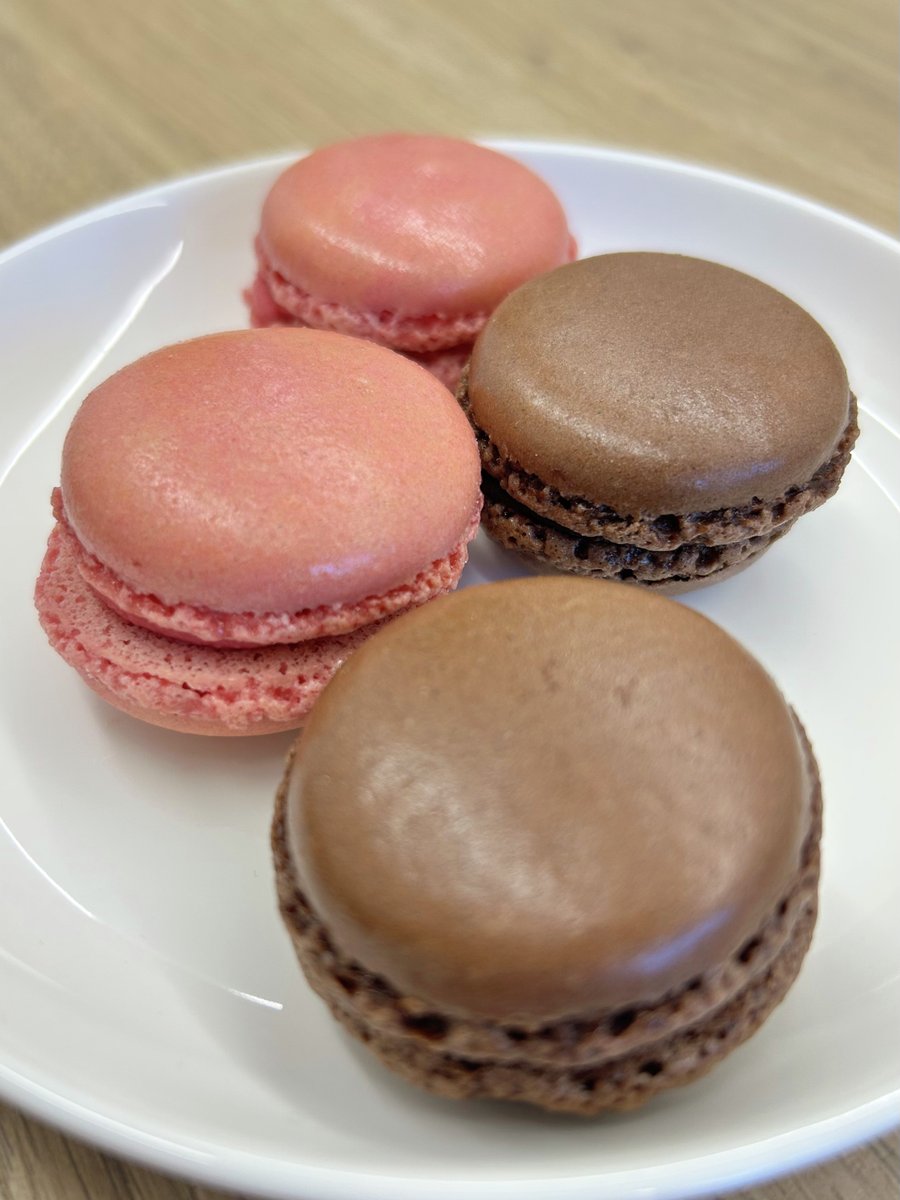 本日10/9は #マカロンの日 #ローソン さんの『2種マカロン』を買ってき