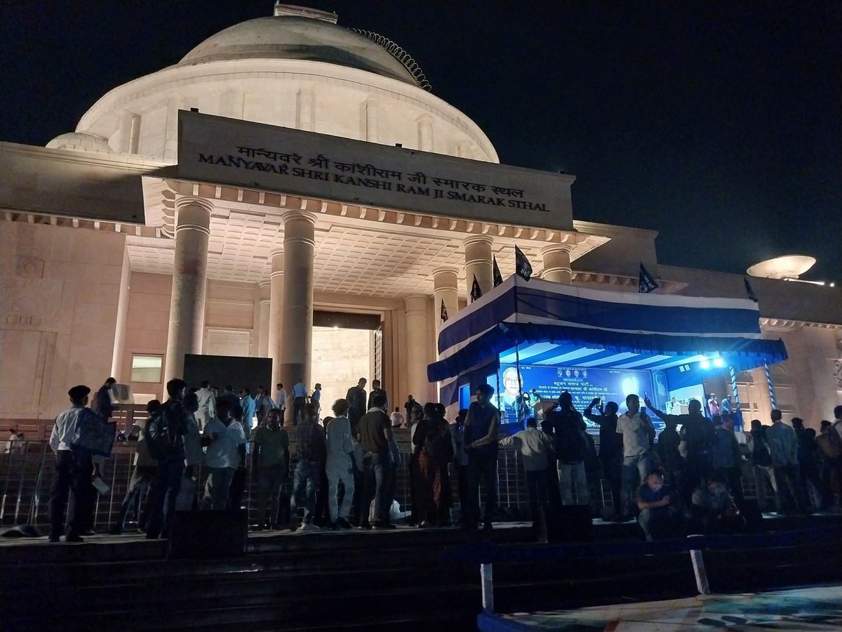 कल 9 अक्टूबर महा रैली की तैयारी पूरी हो चुकी हैं 
आप लोग सादर स्वागत है!
#जयभीम #बसपा #9_अक्टूबर_चलो_लखनऊ #विशाल_राज्यव्यापी_कार्यक्रम #9_अक्टूबर_महारैली