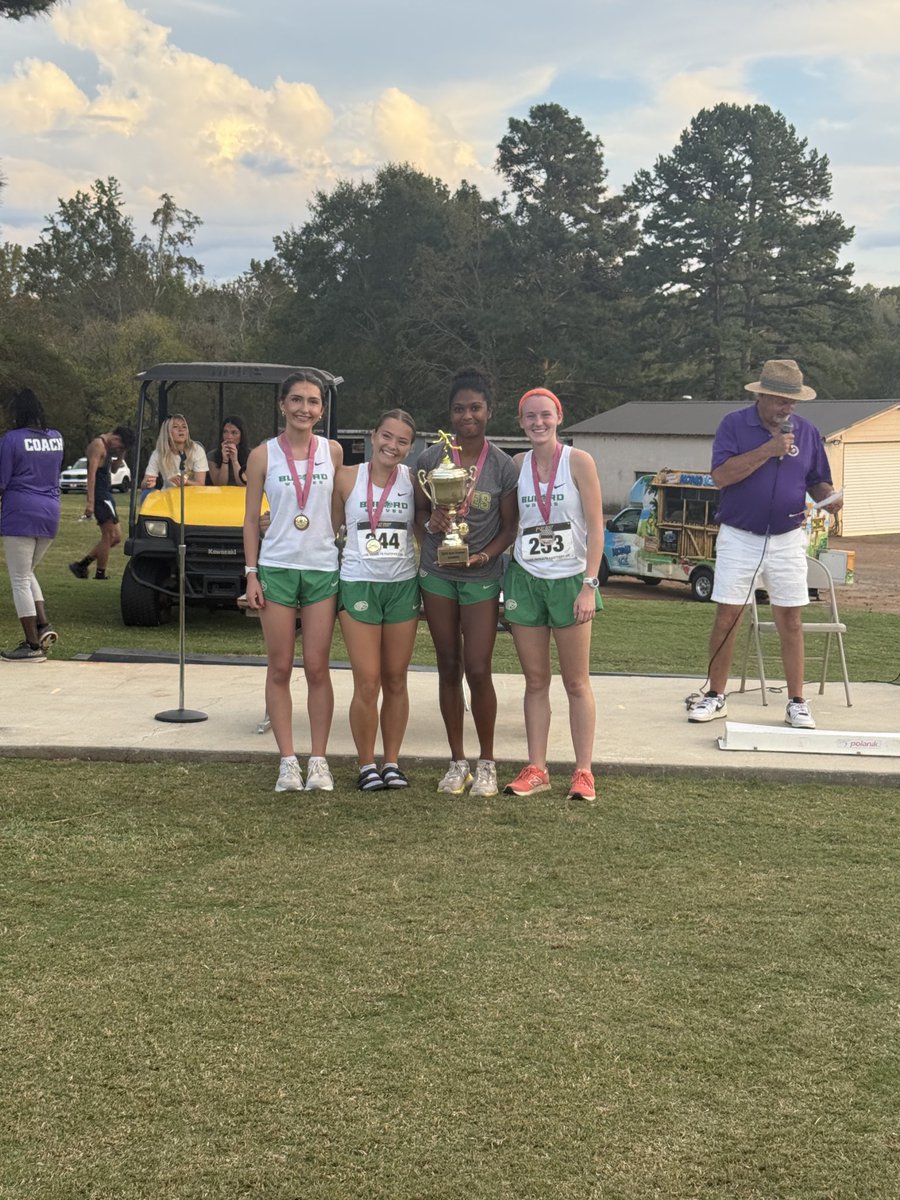 buford_xc's tweet photo. Kent Kramer Classic Champs! First place for varsity boys, varsity girls, and jv girls. 2nd place jv boys! https://t.co/WNIHLqpNqU