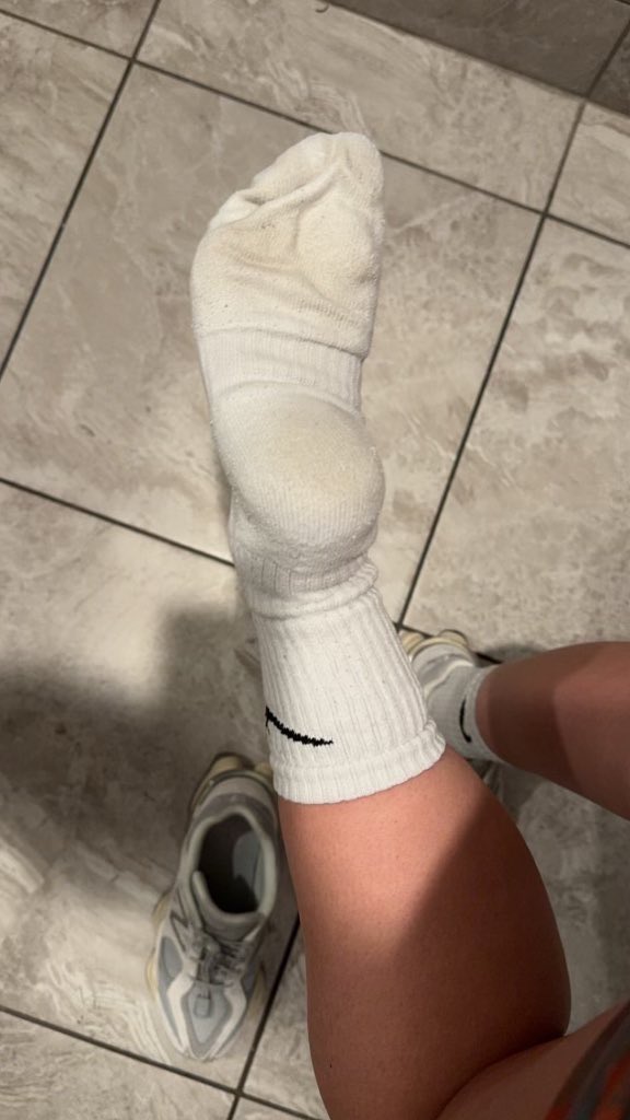 daphsilksoles's tweet photo. Do it for my socks. https://t.co/Bsh9R2yQSo