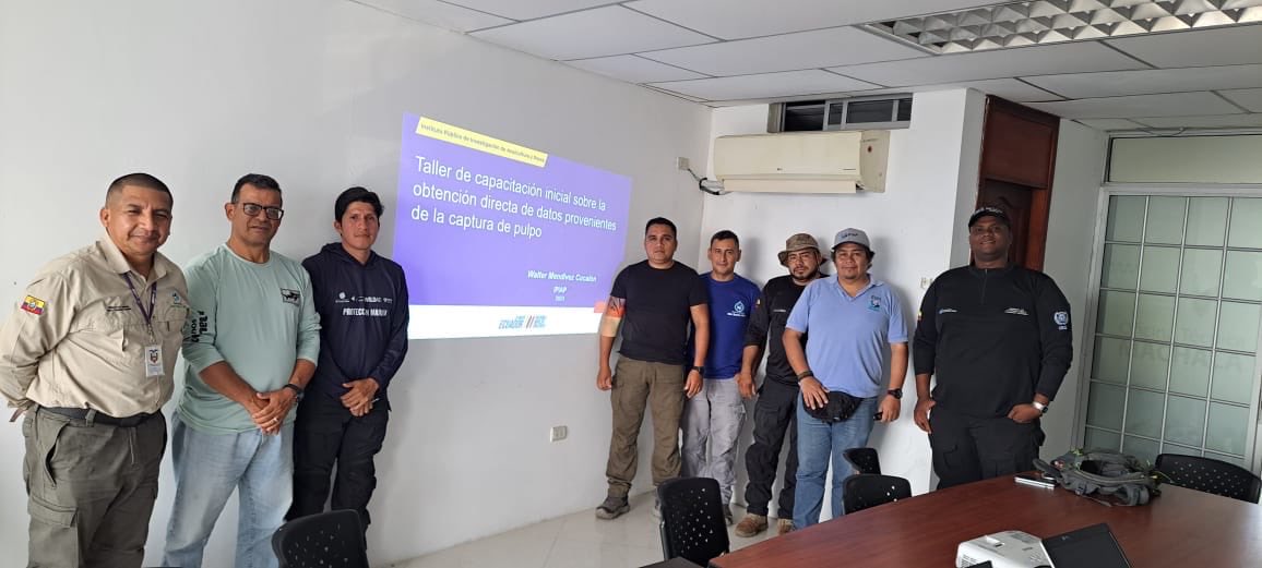 🐙 Guardaparques de la #ReservaMarinaIslaSantaClara fueron capacitados por técnico del #IPIAP en la obtención directa d datos d captura d #Pulpo
🔍 Primer paso hacia un monitoreo comunitario q fortalecerá la gestión sostenible d este recurso y la participación d actores locales.