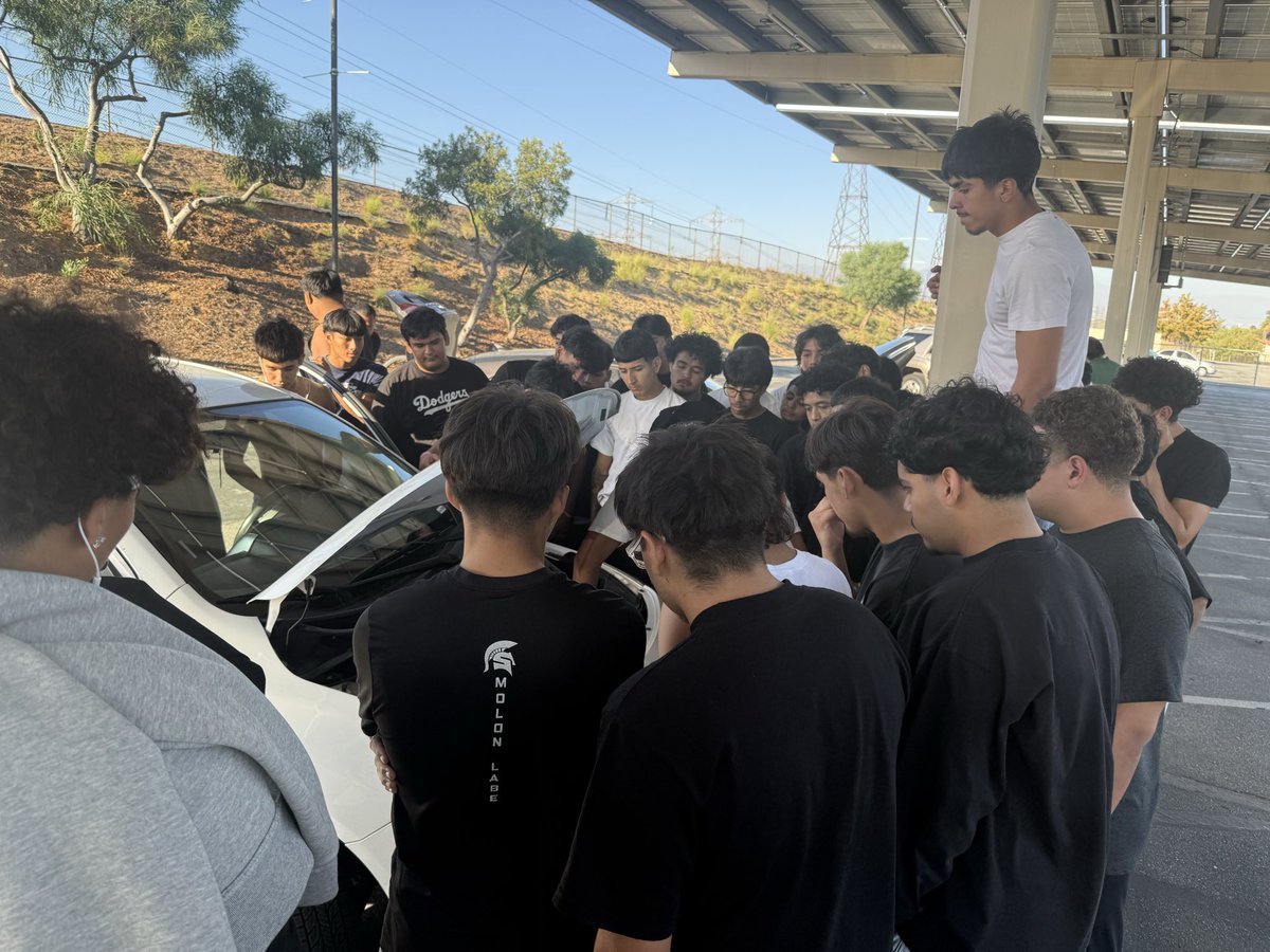 Coach_AustinFB's tweet photo. Coach Aguero teaching the boys how to check their fluids, change oil, and change a tire. Trying to teach our boys more than just how to catch a ball and make a tackle. 
@coachmark_48 @SGVNSports @tspeterson40 @ChemicalAT https://t.co/oykf8OczaW