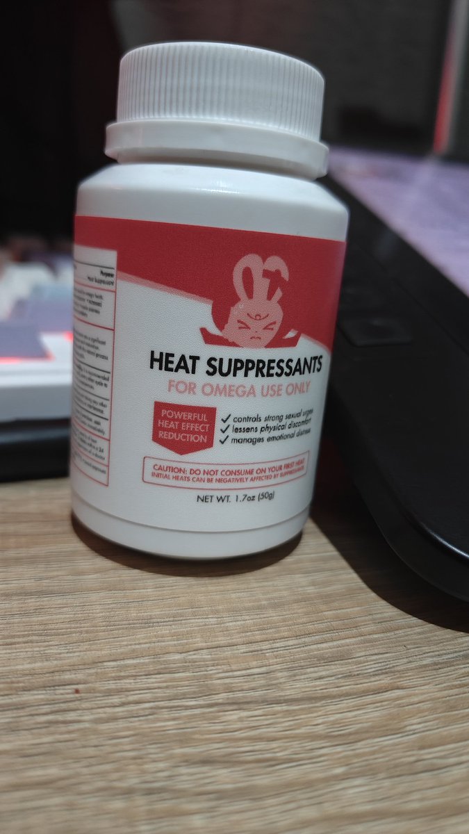 one of my best purchases ever from cosmania it goes well w my omegaverse id EHAUDHAHHAHA