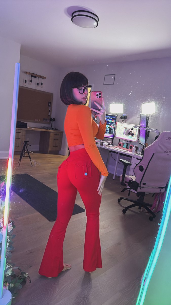 oxDessyxo's tweet photo. 🍑 https://t.co/4K01YqP3to