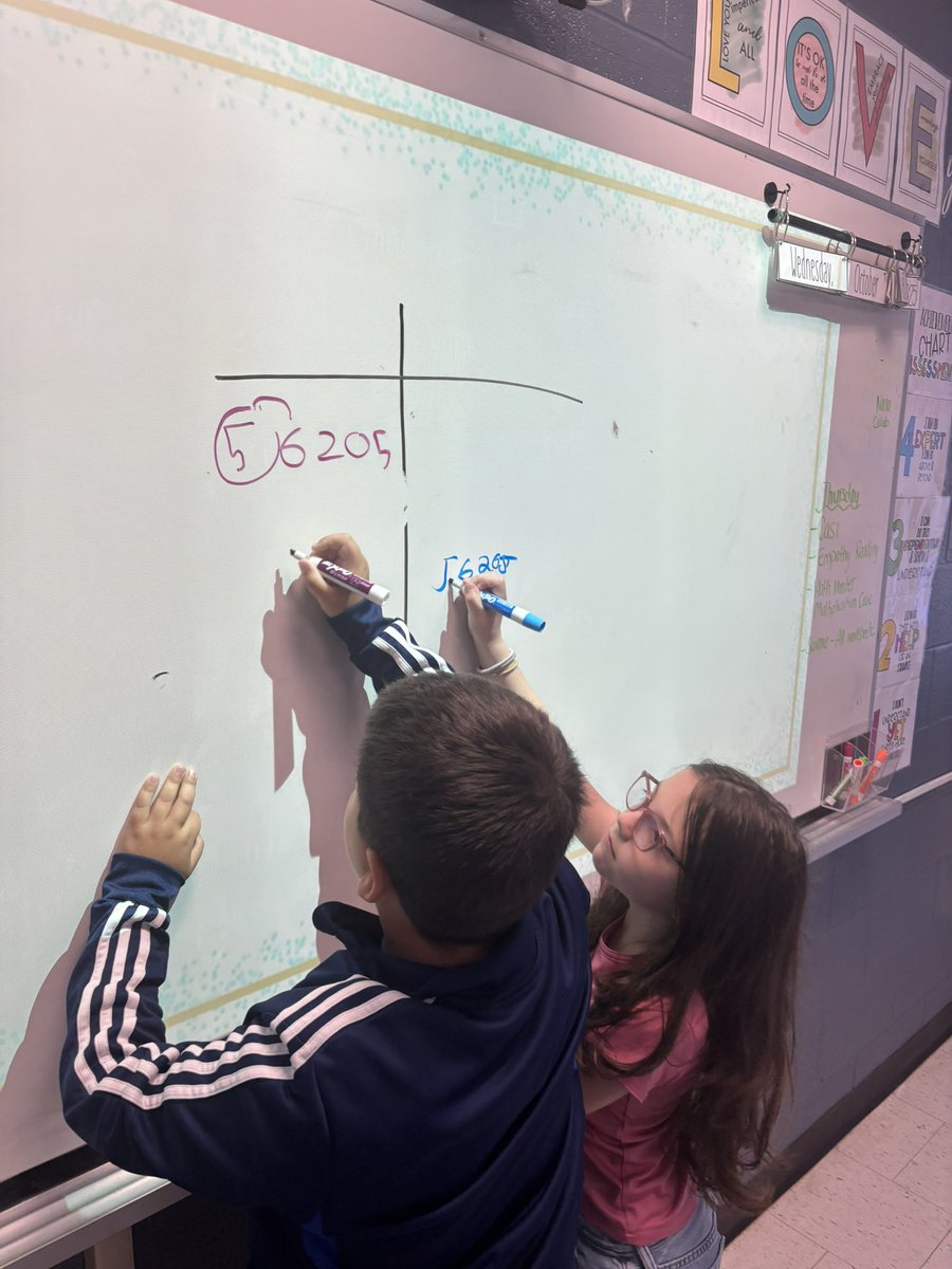 mrs_diasm's tweet image. Rounding war!
4/5s learned why and how we round whole numbers ! Nothing like a little competition to reinforce this concept! @olf_dpcdsb #mathisfun