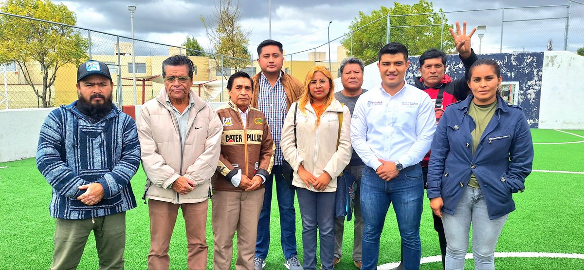 BCuautle's tweet photo. A Compañamos  al  Delegado  de Bienestar de la Micro Región 18 
@JoelMeneses693 
 Hoy miércoles A la  INAUGURACIÓN del cambio de pasto sintético de la cancha del deportivo circuito (Olmeca)⚽️🥅
Bello Horizonte Momoxpan San Pedro Cholula  @armentapuebla_ https://t.co/7iys9zjMJz