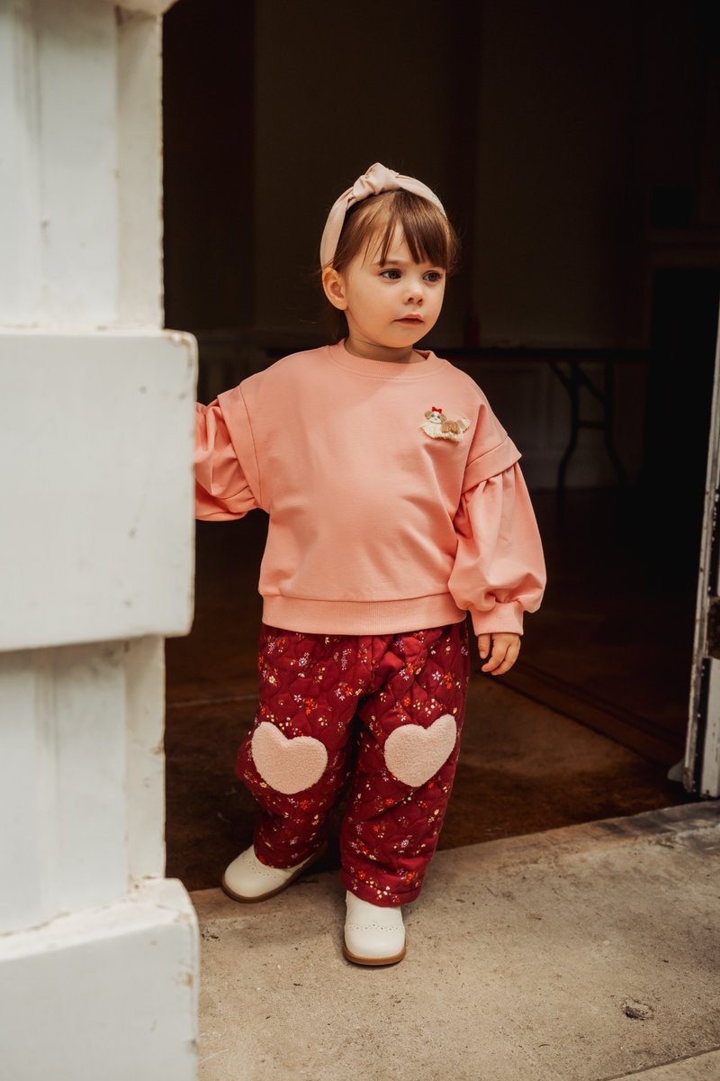 🐶 Lilian Sweatshirt 🌸 Sweet and playful, featuring our signature doggie embroidery with tassels on soft organic cotton jersey. Comfort meets charm in every detail! ✨ 💕

#HappyologyKids #Happyology #DoggieEmbroidery #PlayfulDetails #AW25Style