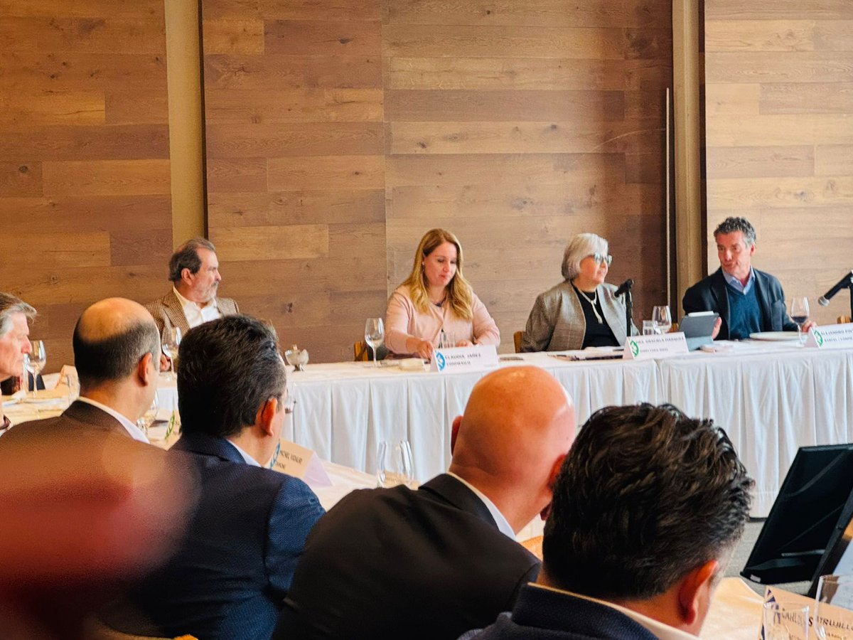 GMarquezColin's tweet photo. Gracias @claujanez, Presidenta Ejecutiva de #ConMexico, por invitarme a participar en su Consejo Directivo.
Compartí información sobre: ingresos y gasto, censos económicos y seguridad. Estos espacios son cruciales para fomentar el conocimiento y uso de la información del #INEGI. https://t.co/b65HZJDMha