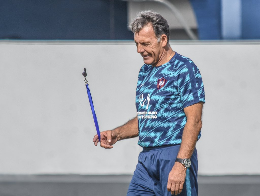 Desde el Club Cerro Porteño expresamos nuestras más sentidas condolencias por el fallecimiento de Miguel Ángel Russo, ex entrenador del Ciclón en el 2019.

Elevamos una oración por su eterno descanso y deseamos cristiana resignación a sus familiares y allegados.