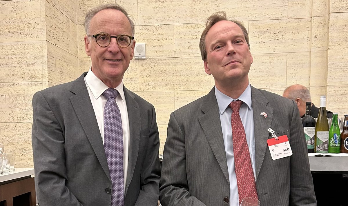 Rob_Oliphant's tweet image. Canada’s security is increasingly dependent upon protecting the Arctic’s ecosystem.

Pleased to speak with Senator Pat Duncan and H.E. @HlynurGudjons, at a reception hosted by Senators Anderson and Karetak-Lindell, highlighting the significance of the Canadian Arctic.