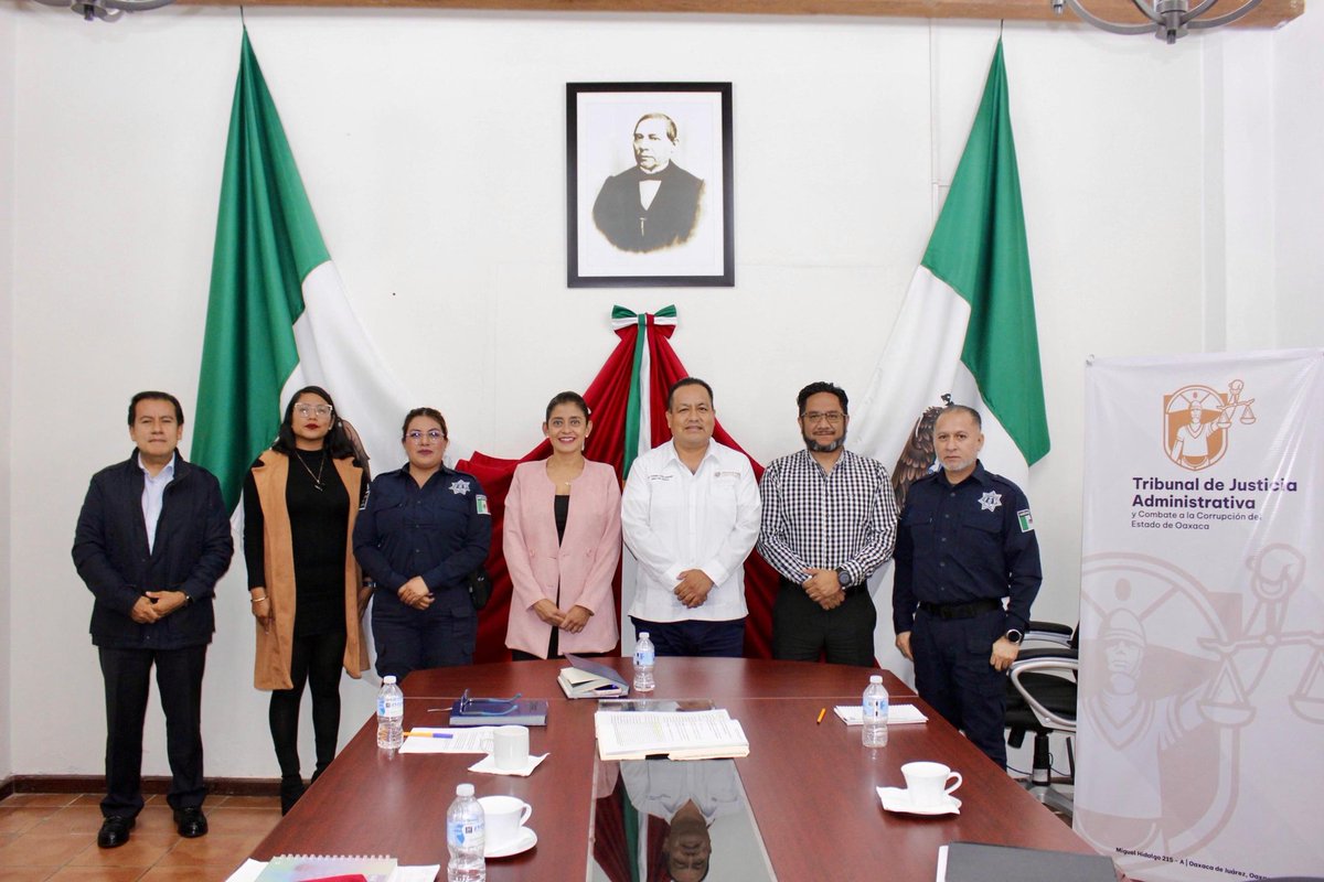 ToryLopezS's tweet photo. ⚖️👮🏻‍♂️Sostuvimos reunión de trabajo con la magistrada presidenta de la Sala Superior del Tribunal de Justicia Administrativa y Combate a la Corrupción del Estado de Oaxaca (TJACC Oaxaca), Cruz Itzel Espinosa Rojas (Itzel Espinosa) e integrantes de este órgano colegiado, magistrados Mateo Martínez Martínez y Manuel de Jesús López Lopez, con quienes acordamos trabajar en sinergia para fortalecer los mecanismos de transparencia, rendición de cuentas y la mejora de los procesos administrativos de nuestra corporación en beneficio de las y los oaxaqueños.