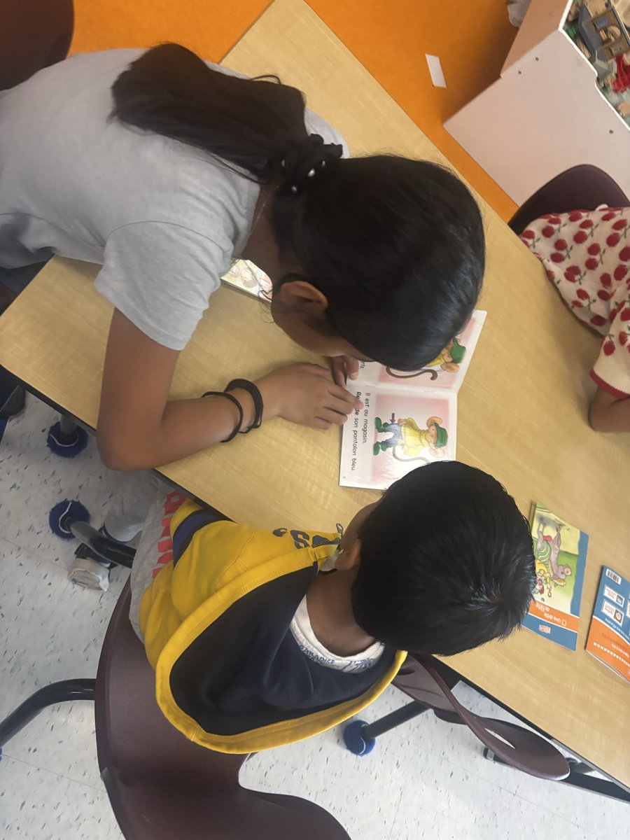 allisapowney's tweet photo. Today we kicked off our French Reading Buddies with Mme Handrigan’s Grade 6 class! Our kindergarten bears were so excited to meet their big bears.
Can’t wait for all the fun learning activities we have planned together this year. stay tuned! #ocsbkinder #ocsbfsl @BernadetteOCSB https://t.co/MndXqGSzZL
