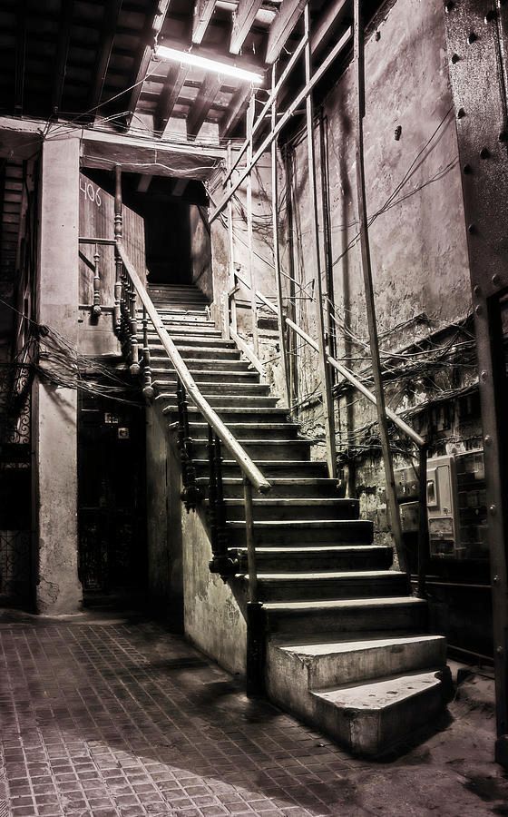 joancarroll's tweet image. Staircase Havana Cuba buff.ly/2uv3Ozu #havana #cuba #Distressed #urban #UrbanDecay #stairs #staircase @joancarroll