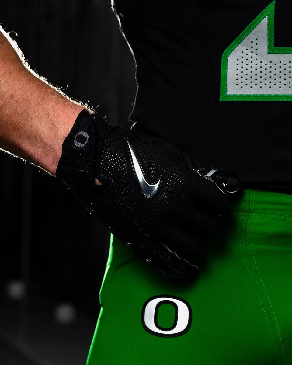 vanhornebrands's tweet photo. #GoDucks #FlyEra #DesignedByVHB https://t.co/Qf4ef2C0Wu
