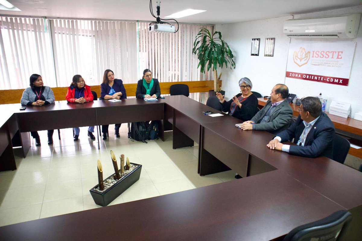La Subdelegación de Administración Zona Oriente sostuvo una reunión de trabajo con la Sección I del SNTISSSTE. Se fortalece el diálogo institucional en beneficio de la base trabajadora y nuestra derechohabiencia. 🤝