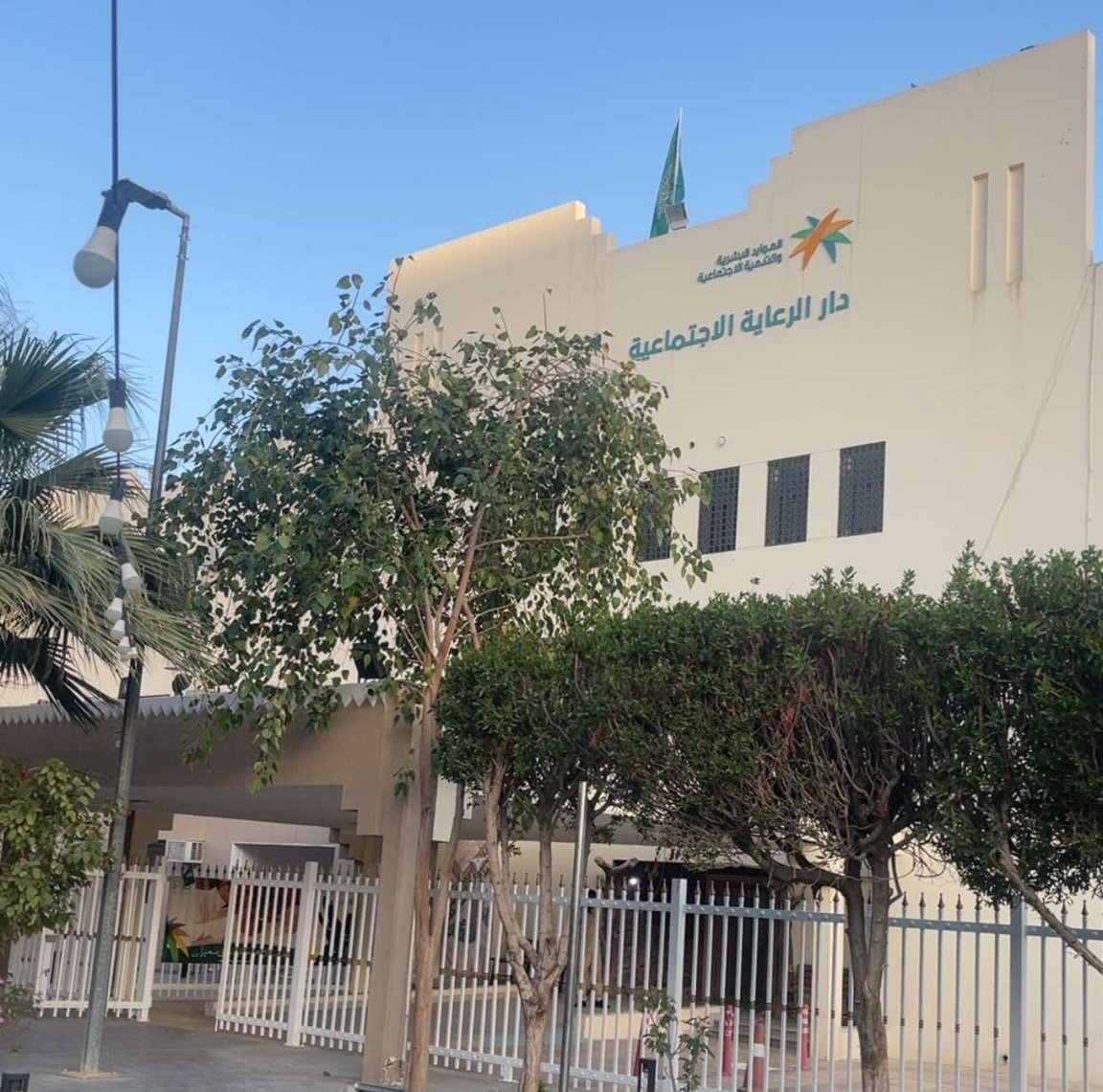 Sawaeed_alkhair's tweet image. بحمدالله وفضله تم ليلةالامس زيارة فريقي سواعد الخير لدارالرعاية الاجتماعية(مسنين)
رغم التأثر لفقدان من نعرف من الامهات إلا أننا حاولناتخطي ذلك وامضينايوم جميل جدا ورائع معهم وسعدنا بحديثهم وضحكاتهم
الكبار بركةالبيت قربنا منهم فرح وفلاح الدنياوالآخرة 
#اليوم_العالمي_لكبار_السن