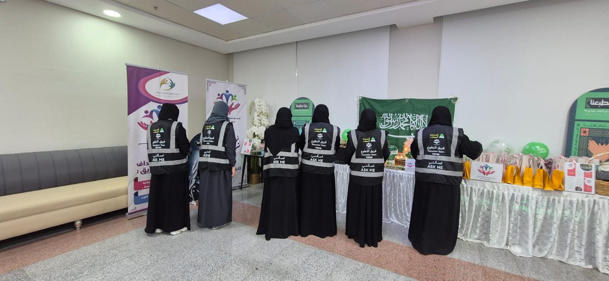 Sawaeed_alkhair's tweet image. بحمدالله وفضله تم ليلةالامس زيارة فريقي سواعد الخير لدارالرعاية الاجتماعية(مسنين)
رغم التأثر لفقدان من نعرف من الامهات إلا أننا حاولناتخطي ذلك وامضينايوم جميل جدا ورائع معهم وسعدنا بحديثهم وضحكاتهم
الكبار بركةالبيت قربنا منهم فرح وفلاح الدنياوالآخرة 
#اليوم_العالمي_لكبار_السن