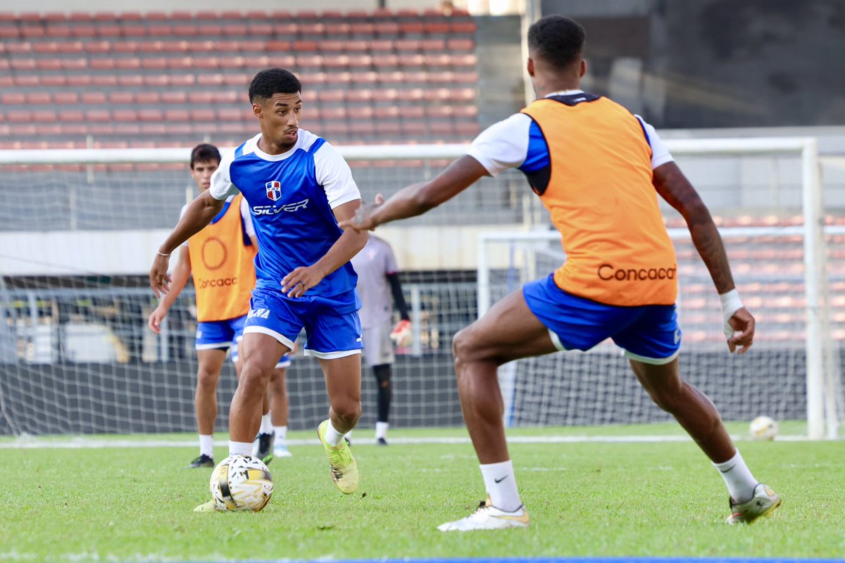 📸 Imágenes de nuestro entrenamiento de hoy 🙌🏻🇩🇴🔥

En la última foto los CAMPEONES del entreno 👑🏆