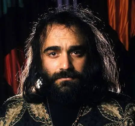 🚨RÉVÉLATION🚨
Le streamer Opesanec explique la signification de son pseudonyme "Artemios".

Révélant son lien de parenté avec le chanteur star Demis ROUSSOS !