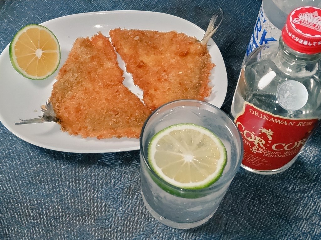tontorodaisuki0's tweet photo. そうなのだ そうなのだ こりゃあ
#風のマジム と #JUNKWORLD の縁談なのだぁ〜っ🤤
#大分 産 #かぼす で #久野屋 さんの #アジフライ も #福井サーモン も2階級特進🧐 #コルコル ( #CORCOR )#赤ラベル のクセある香りも味も爽やかになるのだぁ〜っ🤣
#まい・う〜🐰🐰🐰 ・・・・・・
#JUNKHEAD https://t.co/AvA7J5bQ2E