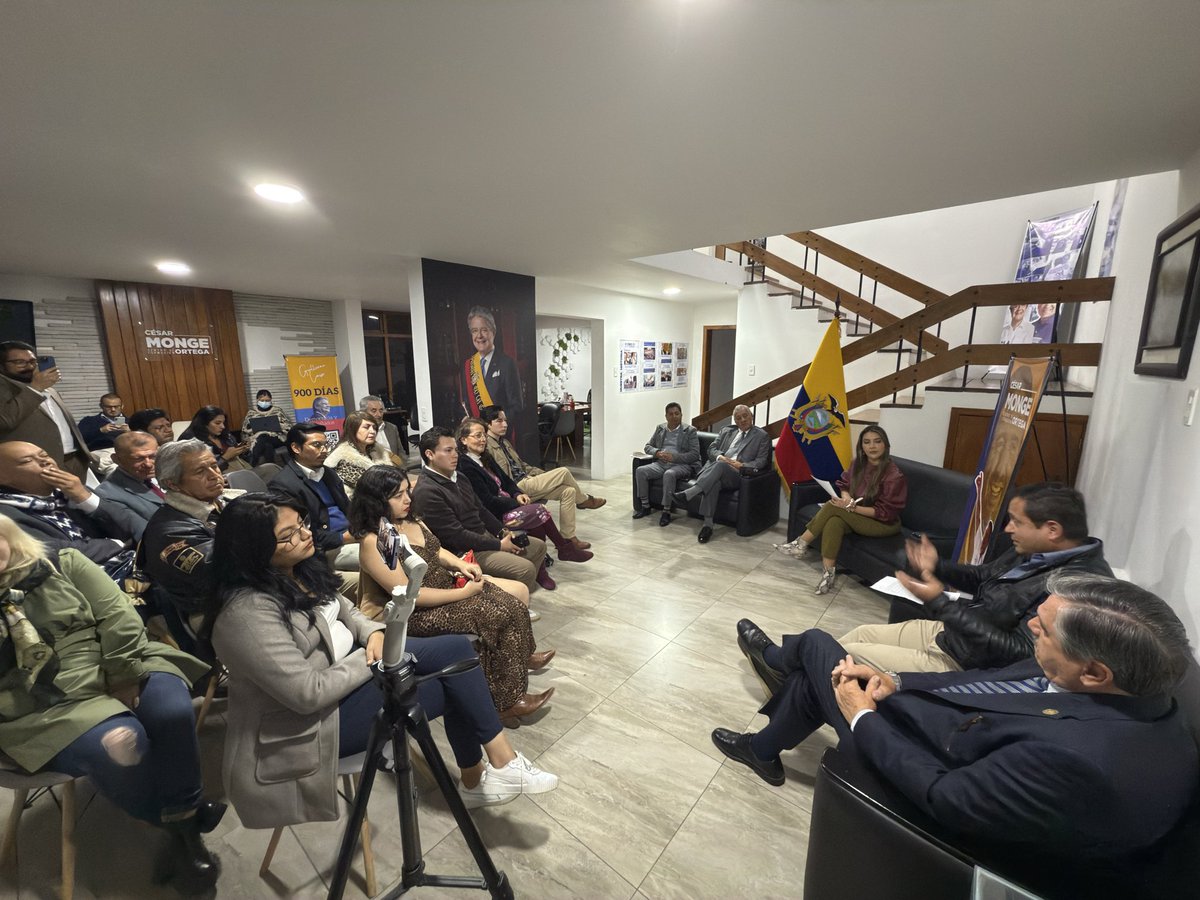 #MiércolesSinFiltros con <a href="/hcastanierj/">Homero Castanier J.</a>, <a href="/FFLORESV/">Fernando Flores Vásquez</a>, <a href="/DonosoEcuador/">Patricio Donoso</a> y <a href="/wilsonchicaiza/">Wilson Chicaiza</a> para hablar sobre si es necesario o no una Asamblea Nacional Constituyente (ANC) 🇪🇨

🔴 EN VIVO • facebook.com/share/v/17QVAP…

#Ecuador #ReferéndumYConsulta2025 #CREO21