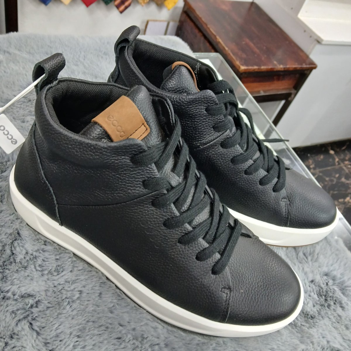 Muthanso kuvala izi boss during weekends😐😂

K265,000 a pair

Readily available

our shop in Lilongwe at city mall Next to police station after nkoko juice bar

contact us on 0993814081/0993853877