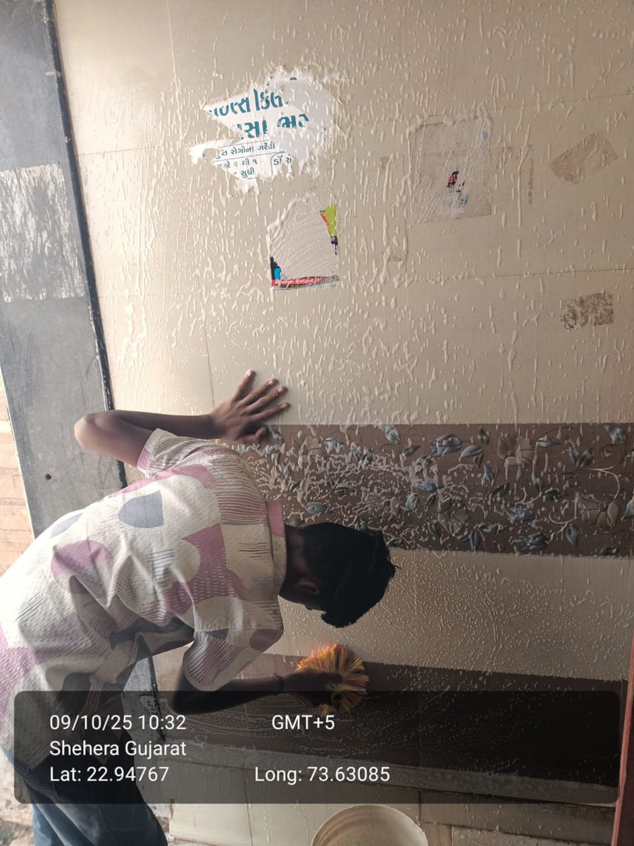 GSRTCDCGodhra's tweet image. મારું શહેરા બસ સ્ટેન્ડ સાફ સ્ટેન્ડ, સફાઈ ની પ્રથમિકતા. @CMOGuj @sanghaviharsh @OfficialGsrtc
 #Swachhotsav 
#SwachhataHiSeva2025 
#SwachhBharat 
#NirmalBharat 
#Nirmalgujarat
#SHS2025