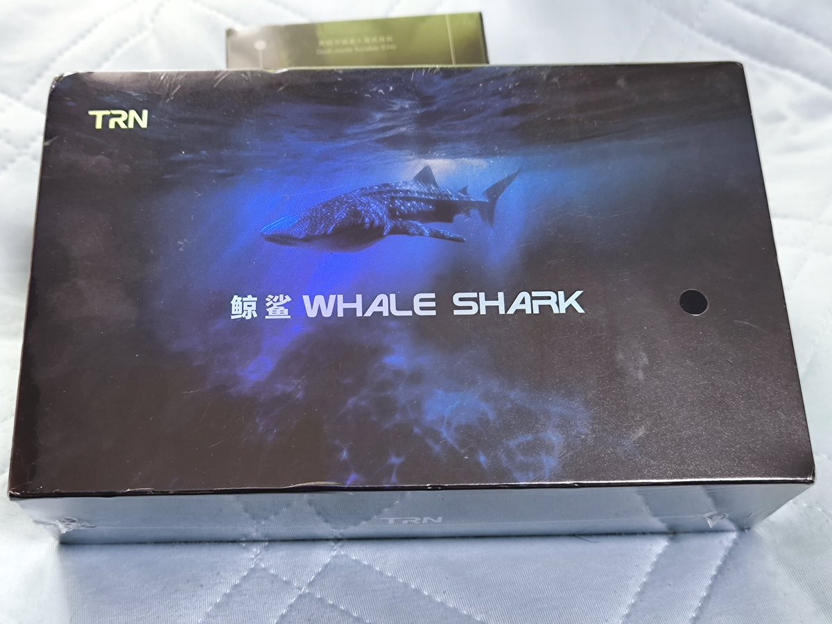 中国からTRN Whale Shark 鲸鲨 ジンベエザメ イヤホン がやって来まし