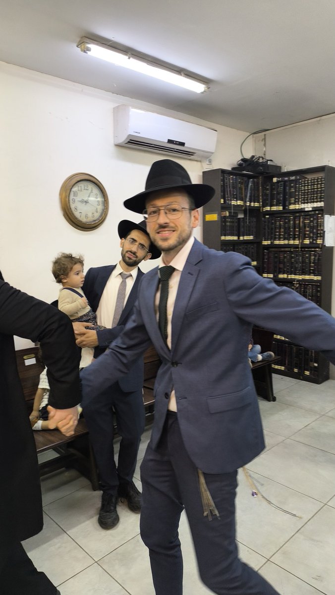 אבי ארנטרוי tweet media