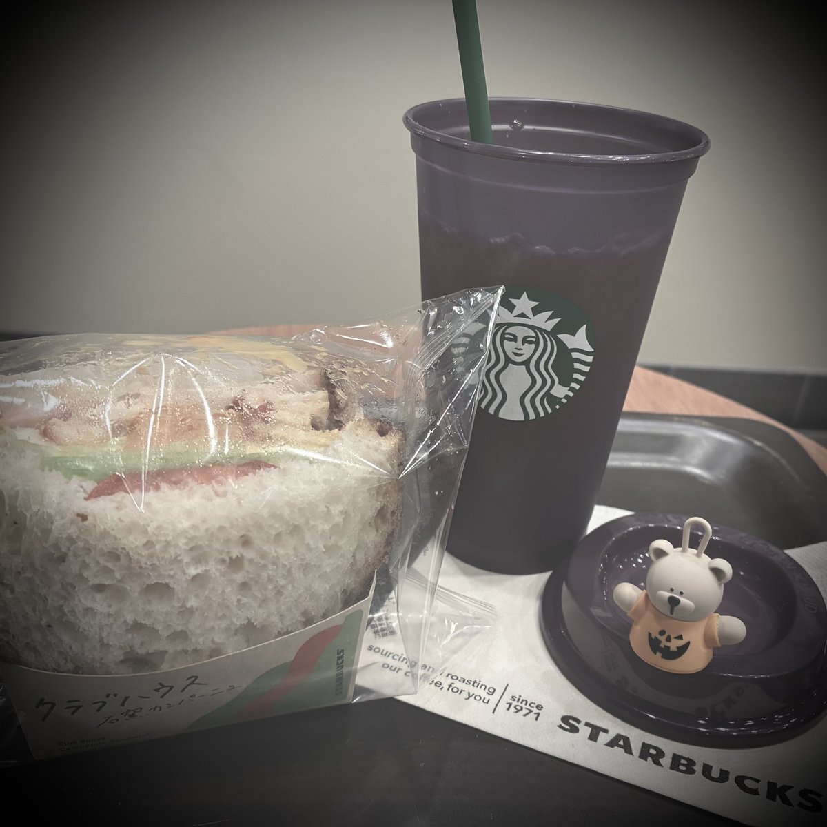 arecoreurusai's tweet image. 今日も行ってきた ‥ 

ʕʘ‿ʘʔ

#スタバ　#ベアリスタ　#リユーザブルカップ　#クラブハウス石窯カンパーニュサンド　#アイスティーブラック