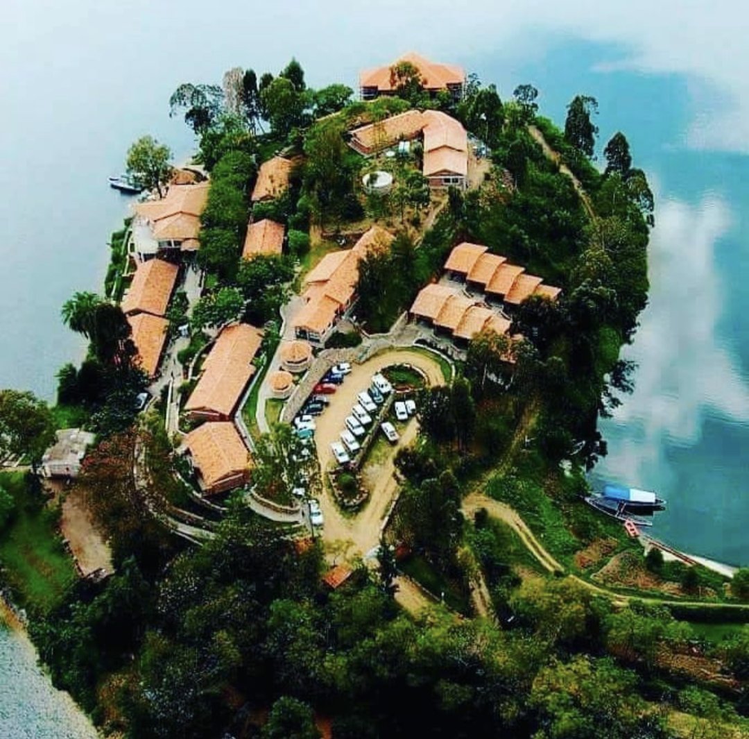 wampayijana0's tweet photo. Good morning 🌞 , Mwaramutse neza 🤝 
Uyumunsi nje kubabwi hotel nziza cyane iherereye KARONGI yitwa :👉BETHANYHOTEL 

Rekatumenye byinshi kuriyo 

@bethanyhotel

🗺️ Location & Licensing  
- The Bethany Hotel in Karongi (Kibuye area, Bwishyura, Nyarurembo village, Kibuye cell) sits along Lake Kivu.
- Under Rwanda’s tourism regulation, Bethany B Hotel is a licensed accommodation entity in the Western Province, Karongi District.

📋 Services & Features  
- They offer a variety of room types: Executive, Deluxe, Comfort, Family rooms, standard rooms.    
- Restaurant / Bar with lake views and buffet options. 
- Event & conference halls available.
- Boat tours, camping, scenic experiences near the lake. 

💬 Reputation & Guest Feedback   
- Many guests praise its location, hospitality, and lake views.
- Some feedback notes delays in food service, and room facilities needing updates (bathrooms, sockets) in certain room types.

You are welcome 🤗