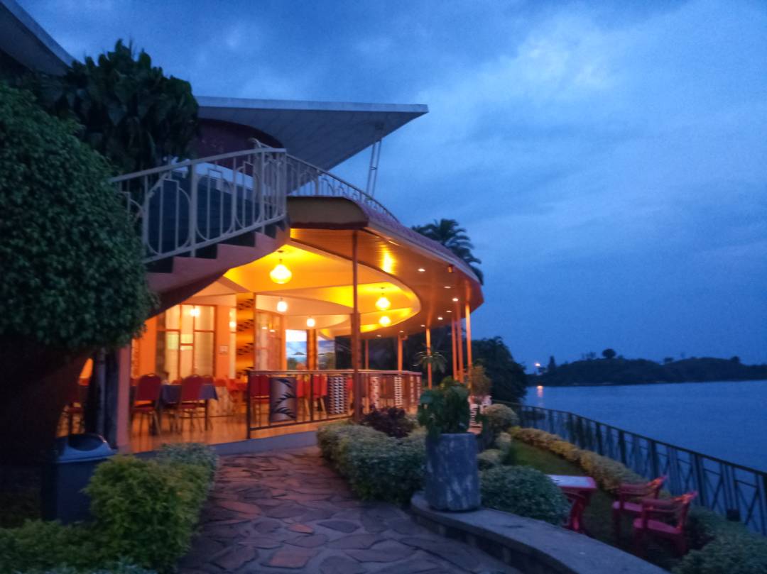 wampayijana0's tweet photo. Good morning 🌞 , Mwaramutse neza 🤝 
Uyumunsi nje kubabwi hotel nziza cyane iherereye KARONGI yitwa :👉BETHANYHOTEL 

Rekatumenye byinshi kuriyo 

@bethanyhotel

🗺️ Location & Licensing  
- The Bethany Hotel in Karongi (Kibuye area, Bwishyura, Nyarurembo village, Kibuye cell) sits along Lake Kivu.
- Under Rwanda’s tourism regulation, Bethany B Hotel is a licensed accommodation entity in the Western Province, Karongi District.

📋 Services & Features  
- They offer a variety of room types: Executive, Deluxe, Comfort, Family rooms, standard rooms.    
- Restaurant / Bar with lake views and buffet options. 
- Event & conference halls available.
- Boat tours, camping, scenic experiences near the lake. 

💬 Reputation & Guest Feedback   
- Many guests praise its location, hospitality, and lake views.
- Some feedback notes delays in food service, and room facilities needing updates (bathrooms, sockets) in certain room types.

You are welcome 🤗