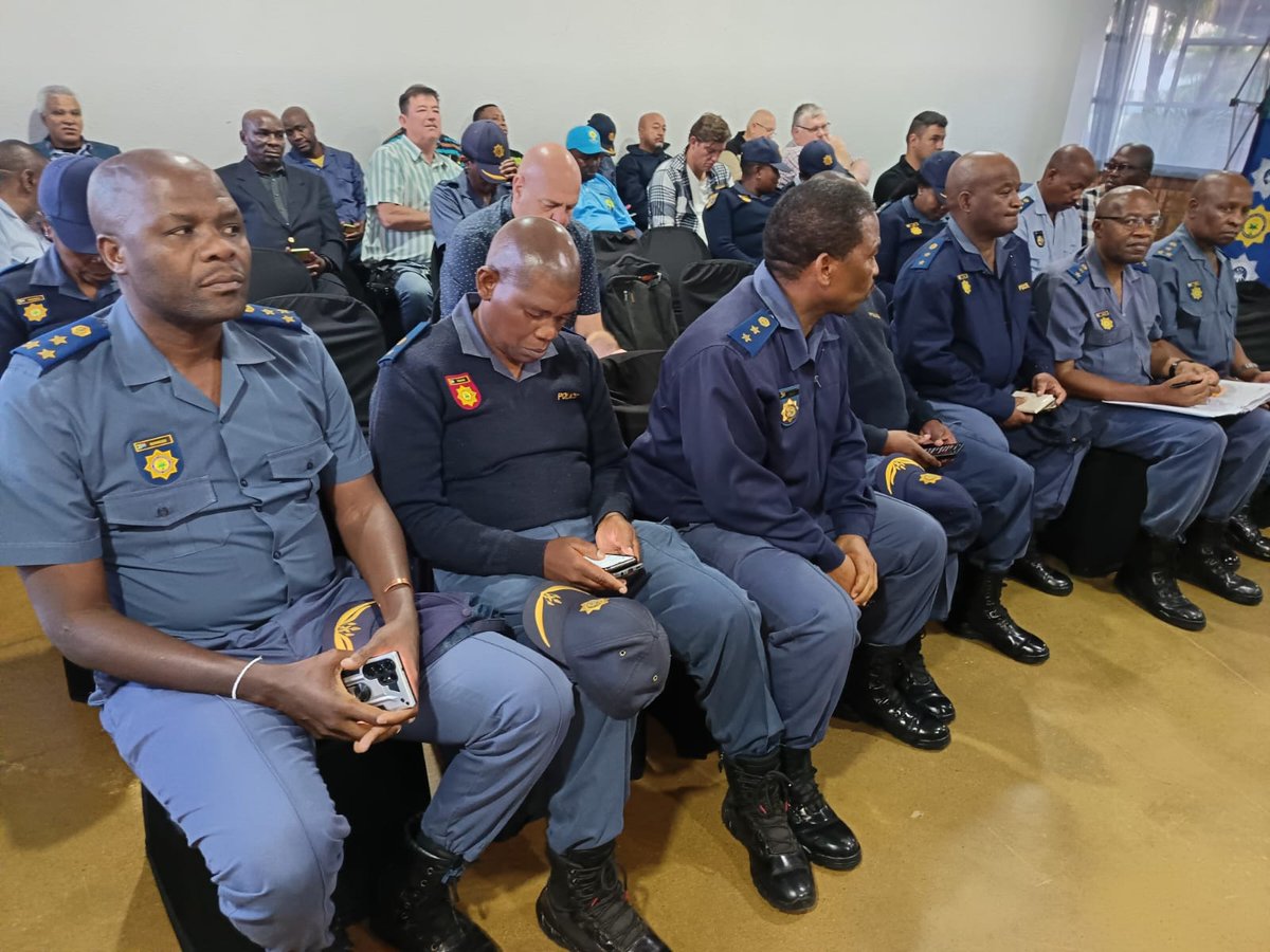 SAPoliceService's tweet image. #sapsGP Gauteng Deputy Provincial Commissioner responsible for Crime Detection also acting as Deputy Provincial Commissioner for Policing, Major General Mbuso Khumalo is joined by Ekurhuleni District Commissioner Major General Anna Sithole, Ekurhuleni Metro Police Department…