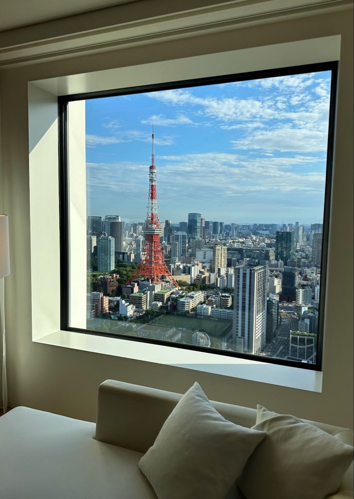 7seasbespoke's tweet image. 東京の中心、虎ノ門。
窓の外に東京タワーが輝く静かな夜。
ミニマルで洗練された空間で、
少しだけ特別な東京を感じて。

📩気になる方はDMで💬
#TheTokyoEdition #東京エディション虎ノ門 #TokyoTowerView #ホテルステイ