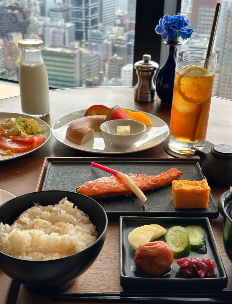 7seasbespoke's tweet image. 東京の中心、虎ノ門。
窓の外に東京タワーが輝く静かな夜。
ミニマルで洗練された空間で、
少しだけ特別な東京を感じて。

📩気になる方はDMで💬
#TheTokyoEdition #東京エディション虎ノ門 #TokyoTowerView #ホテルステイ