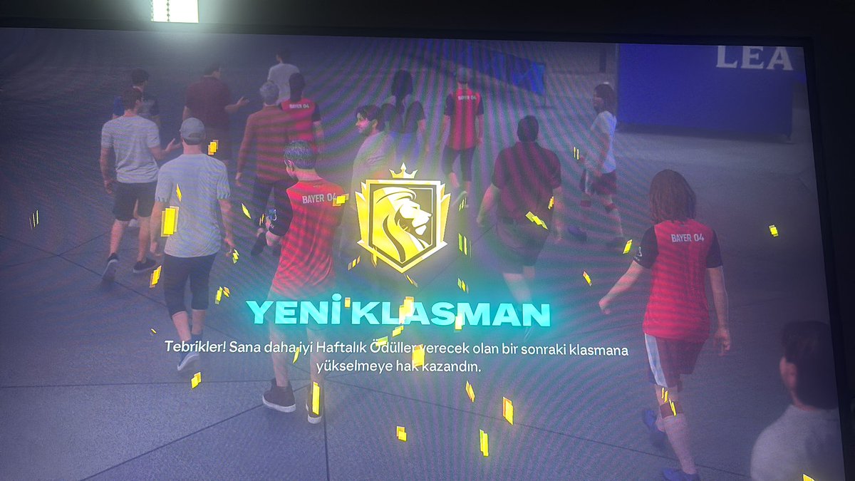 Günaydın Yayın sonrası ana hesabı elite yapabildim. Kaçırdığım goller sonrası tekte gelip gol atan makine gibi rakipler biraz yordu onu söylemeliyim😂 

- Bugün yayında Ana hesap Elite &amp; Yan hesap division 4 ödüllerini açıcaz. Görüşmek üzere 🫡❤️