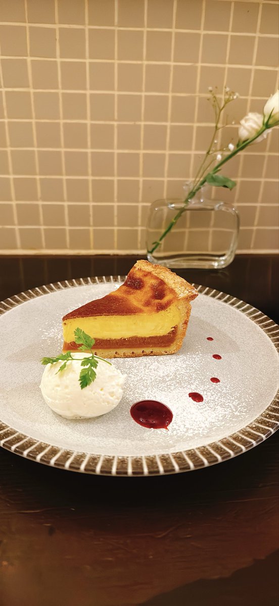 spiel14's tweet photo. 東中野にあるコーヒーがおいしいカフェ「Cafe 2u」さん

◆かぼちゃのフラン
かぼちゃの風味と中深煎りのコーヒーが好相性
口溶け良いフラン

⚫︎タンザニア エーデルワイス農園 ウォッシュド
少しの穀物香と酸味、穏やかな苦味の珈琲
お店のブレンドで使っている豆のベース

#cafe2u
#東中野グルメ https://t.co/B8HSyTQ78V