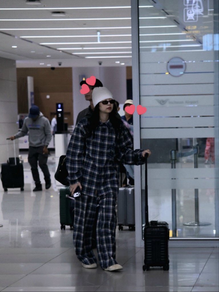 yk2aii's tweet image. JENNIE SAFELY ARRIVED TODAAY