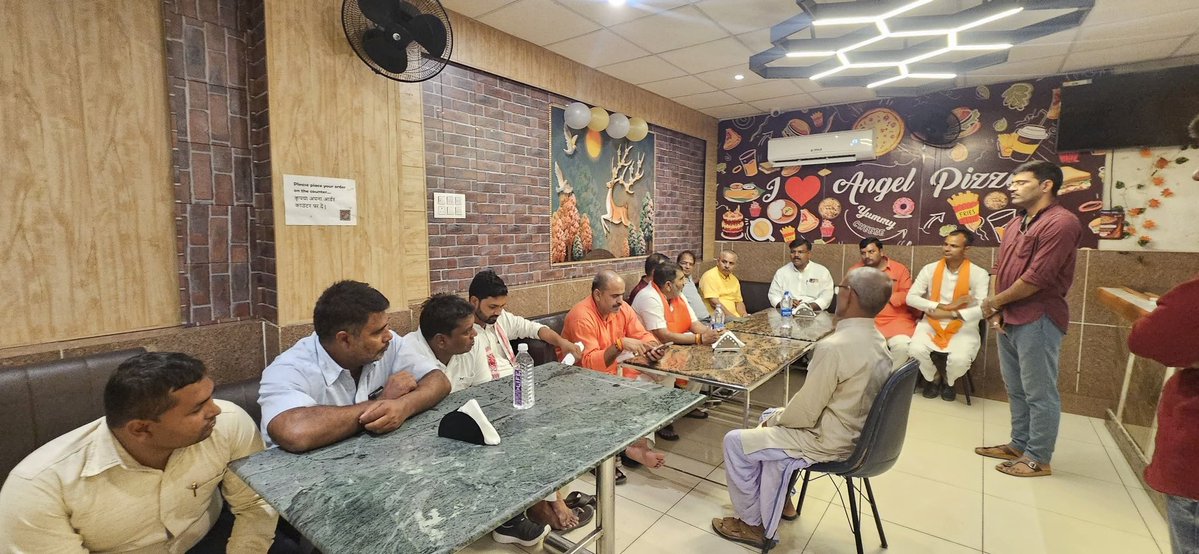 Krishna Mohan Yadav (@krishnamohanup) on Twitter photo बनारहा एंजेल पिज्जा पर क्षेत्रीय अध्यक्ष आ. श्री सहजानंद राय जी, जिला अध्यक्ष आ. श्री दुर्गेश राय जी व बरिष्ठ भाजपा नेता आ. डा. विजय कुमार राय जी के साथ के भारतीय जनता पार्टी द्वारा चलाए जा रहे GST,आत्मनिर्भर भारत अभियान एवं हर घर स्वदेशी घर घर स्वदेशी पर सार्थक चर्चा हुई। बनारहा एंजेल पिज्जा पर क्षेत्रीय अध्यक्ष आ. श्री सहजानंद राय जी, जिला अध्यक्ष आ. श्री दुर्गेश राय जी व बरिष्ठ भाजपा नेता आ. डा. विजय कुमार राय जी के साथ के भारतीय जनता पार्टी द्वारा चलाए जा रहे GST,आत्मनिर्भर भारत अभियान एवं हर घर स्वदेशी घर घर स्वदेशी पर सार्थक चर्चा हुई।