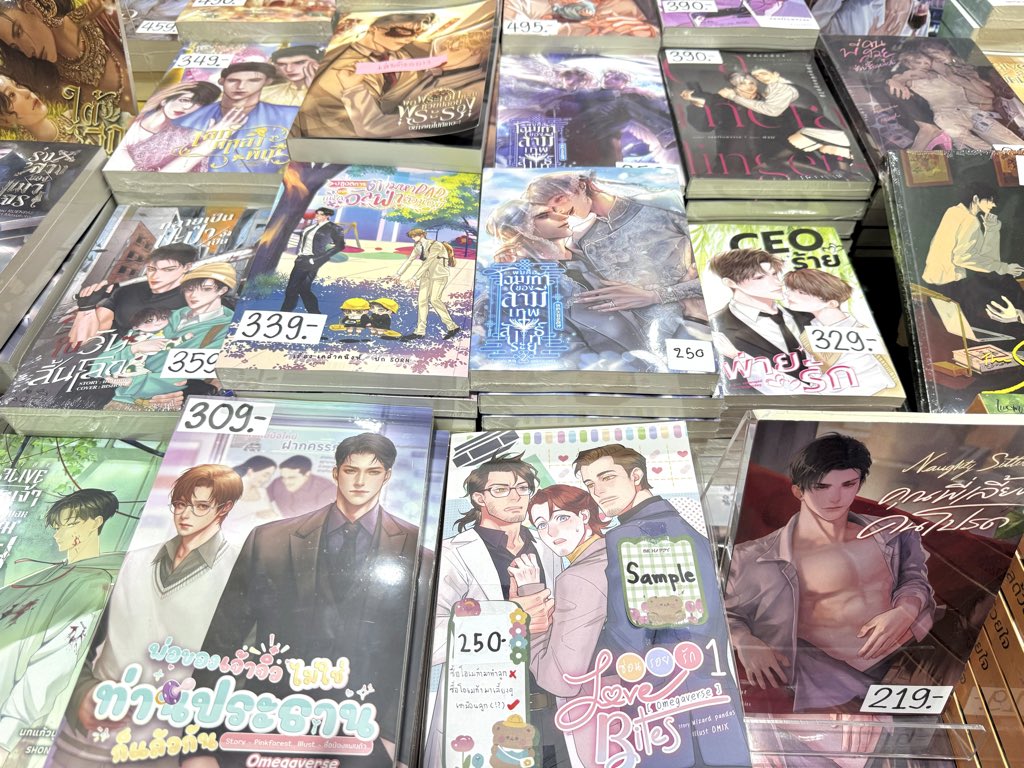 yousimabook's tweet photo. 📣 รวมหนังสือฝากขายจากนักเขียนอิสระ 🥳

มีเยอะหลากหลายแนว ใครตามหาเรื่องไหน แนวไหน ถามสตาฟได้เลย บูท B38 Yousima book และ Sunflower book พร้อมให้บริการ🙇

ส่วนลดสูงสุด 50% พร้อมของพรีเมียมมากมาย ภายในงาน 

📚#มหกรรมหนังสือระดับชาติครั้งที่30
#BookExpoThailand2025
🗓9–19 ตุลาคม 2568
⏰10:00–21:00น.
📍ณ ฮอลล์ 5-7 ชั้น LG บูท B38
#ศูนย์การประชุมแห่งชาติสิริกิติ์ 

💜 Promotion พิเศษภายในงาน 💜

#yousimabook #นิยายวาย