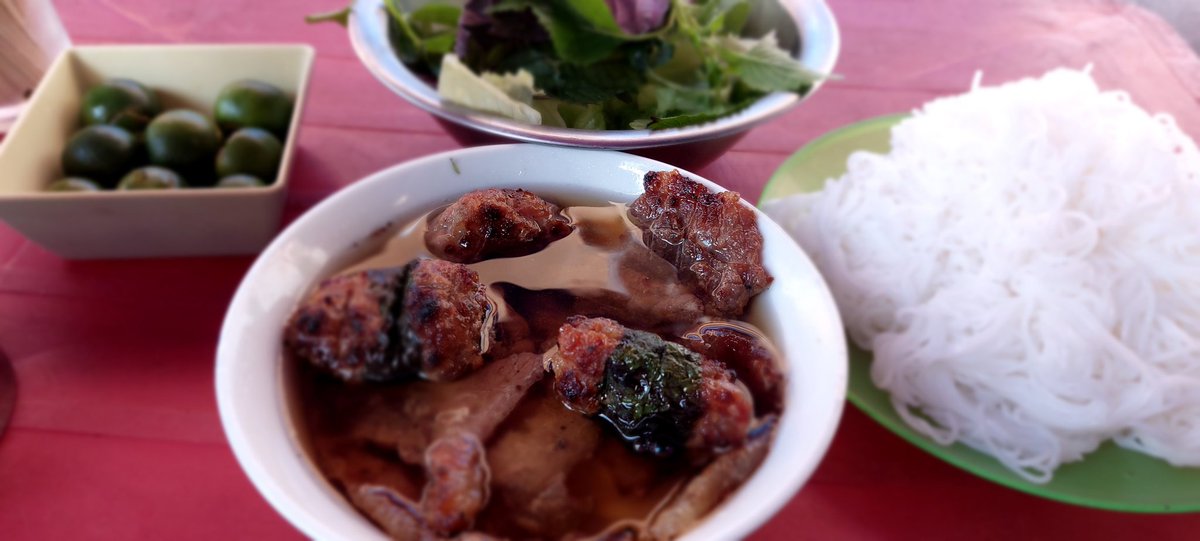 Teppei7's tweet image. ここのブンチャー旨いんです

私のハノイ出張時のサクッと昼メシしたいときはココ
Ga Hanoiの近くなので、職場が近所じゃないと行けないと思いますが。