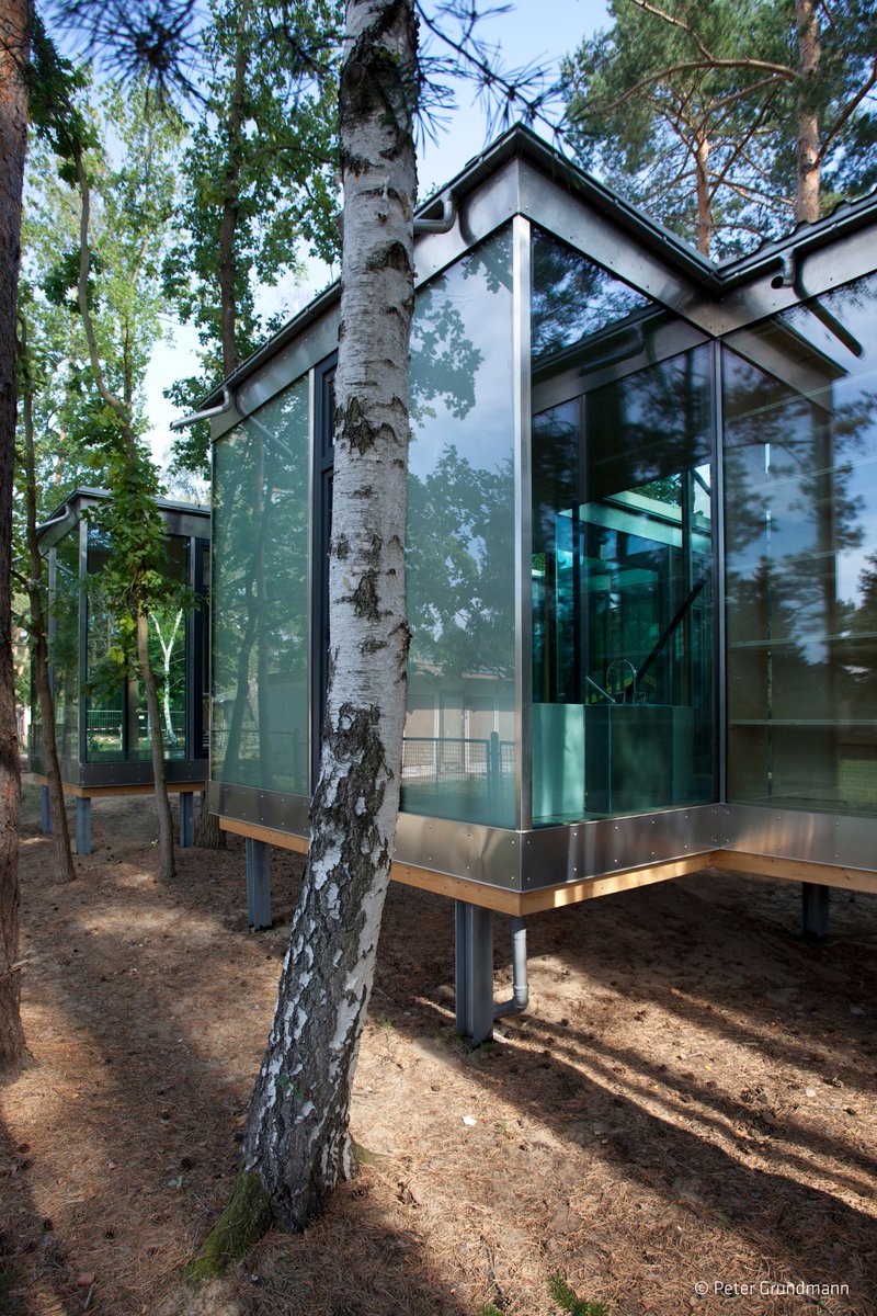 How can modern, sustainable construction be combined with sophisticated design and the use of glass?

💬 We spoke with Peter Grundmann about the role of glass in architecture and his other exciting projects.

👉 shorturl.at/ksU9B

#WeAreGlass #glasstec2026