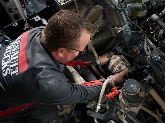 Renault Trucks et son réseau unis pour recruter et former les talents de demain -  trm24.fr/renault-trucks…