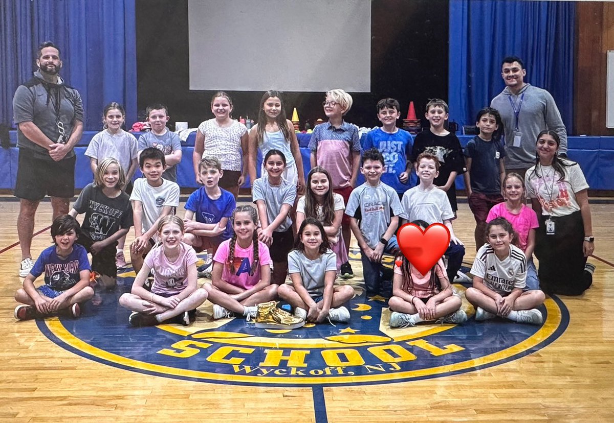 Mrs. D Washington School tweet media