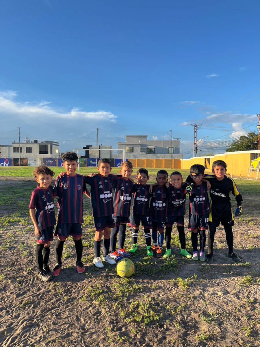 LaAcademiaMSC's tweet image. ¡Comenzó a rodar el balón en el Torneo 20º aniversario del @clubpalmarealmaturin! 🏆

#Sub7 ❌
#MSC 0-3 @acad_ff

#Sub9 ✅
#MSC 5-1 @acad_ff

⚽ - Gabriel Rondón (2)
⚽ - Emiliano Lima
⚽ - Josue Chalbaud
⚽ - Lorenzo Meza

#MonagasSC
#ForjandoGuerreros ⚔️
#OrgulloAzulgrana 🔵🔴