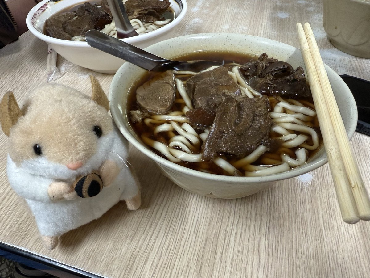 また牛肉麺食べてた