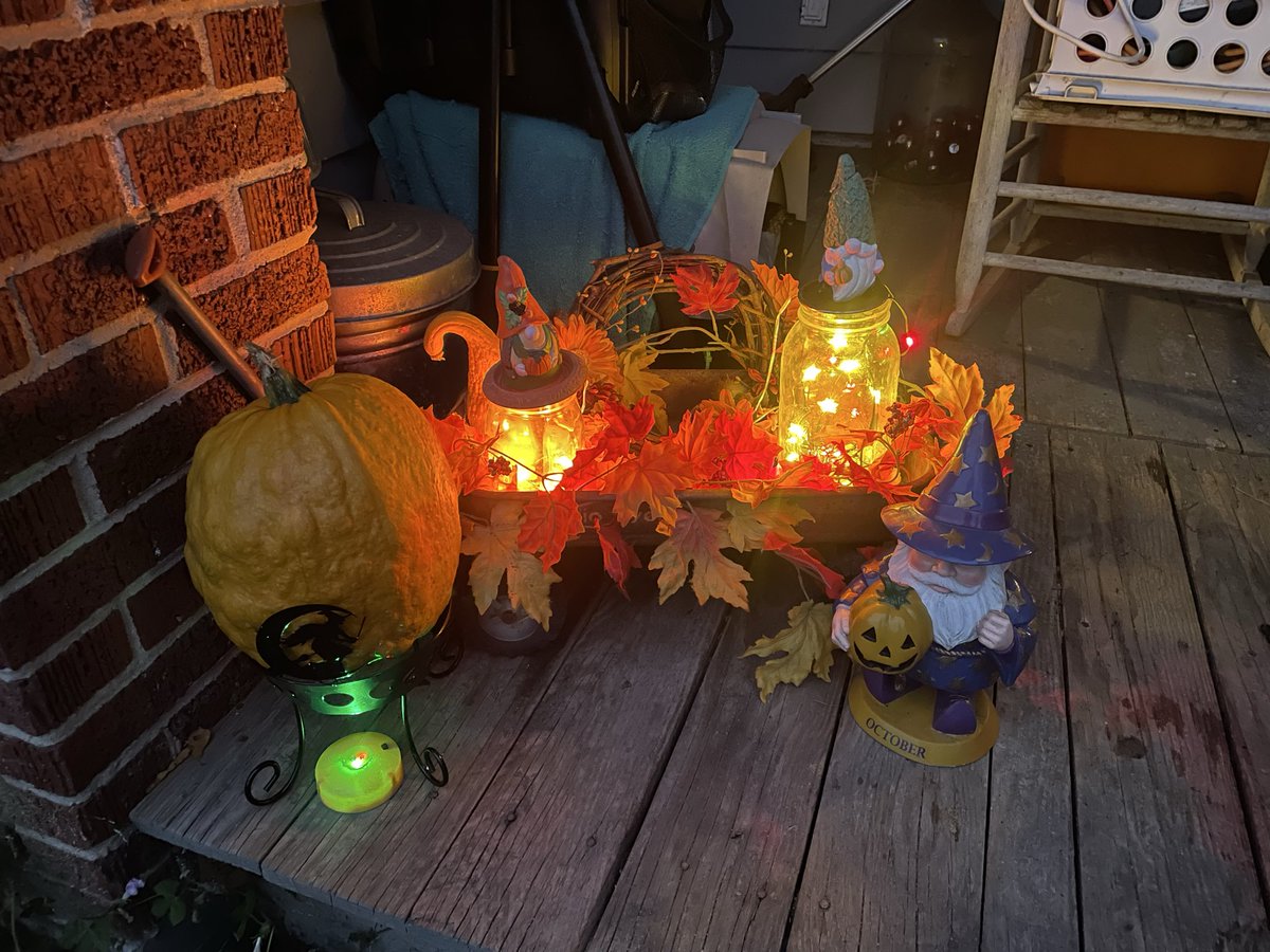 Lora Lyons 👑 (@circlesky) on Twitter photo 